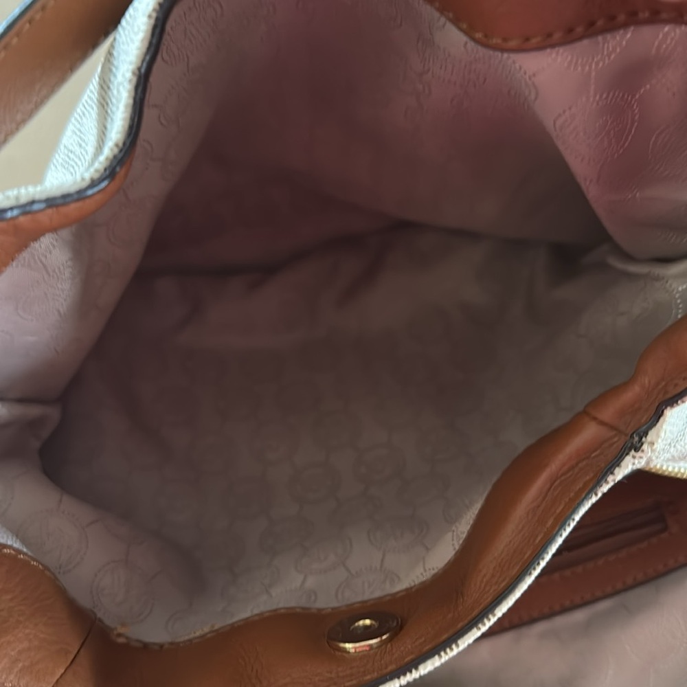 MICHAEL Michael Kors White and Tan Shoulder Bag w/wallet - Picture 8 of 9